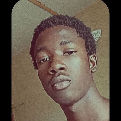 lil_sub08's profile picture. Pharmacology student | Arsenal blood ❤️⚽ | Deep thinker, indoor soul 🌙 | Nature lover 🌿 | Faith, focus & future 💫