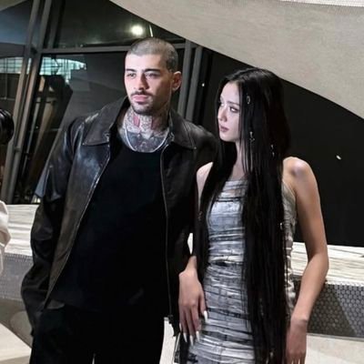 indigo162327's profile picture. czarnyŕożowy🖤🩷
Jenlisa
Rośe
Jisoo