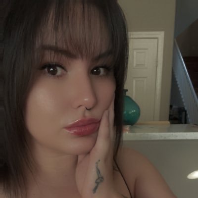 AmandaMWild's profile picture. 98 liner. Have a hard time talking about anything other than kpop. mdni 🔞 INTJ. She/her