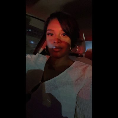 Daniellejh_xo's profile picture. warm nights & cold patron