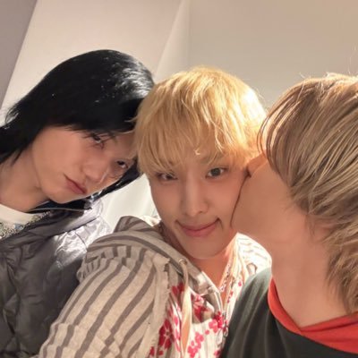 occultclysms's profile picture. #KEEHO: What's so hard about kissing between dear friends? ★ 21 ★ nsfw ★ xe/he ★ oh and the furry days are over when i’m governor ★ @ajuurice 💚