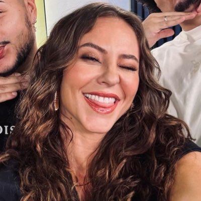 paollaheals's profile picture. tudo que eu sinto o djavan canta! 💙