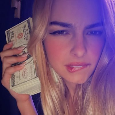 raedreamz's profile picture. 🗽💸🌧🎧