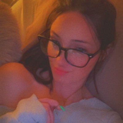 degan323's profile picture. 💗💜💙 sox, kid #DirtyWater #NHLBruins Boston everything 💞