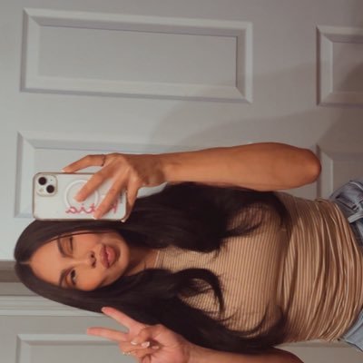 katiapls's profile picture. sweeter than 🥭 spicy like tajin 🌶️