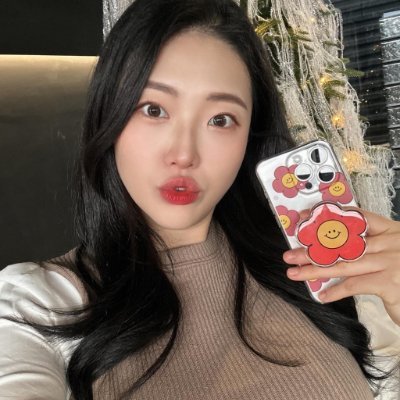 sunny_4mi's profile picture. Life is not meant to be lived in one place 😊😉