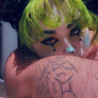 hey_lilgreen's profile picture. uncool & unhinged 💅🏻🤙🏻 everybody’s girlfriend 🫶