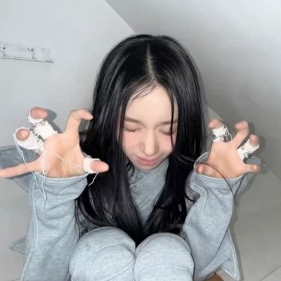 strawbbibi's profile picture. quieren tetas pero no se bancan los problemas mentales