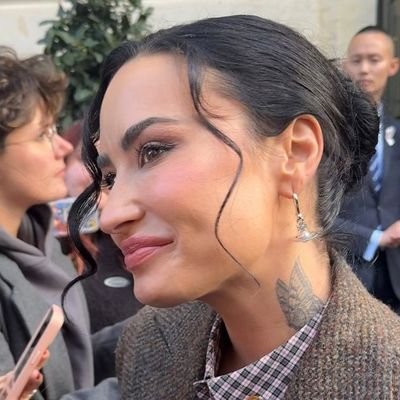 minholovato's profile picture. Am I the only one looking for substance? 🫀