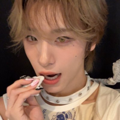 putaviado's profile picture. #sapatona #depressiva #engracadinha #meiowoke #as #vezes