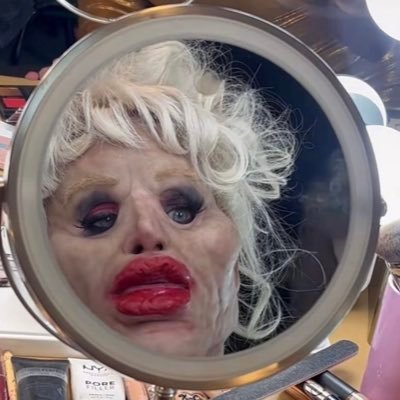 Calihaug's profile picture. Bailo reggaetón, pero no soy chico fácil. so sad. so sexy. Le tengo miedo a las palomas. Gaymer. él/he/him #ChiquitoIrreverente #NiPutaNiSanta