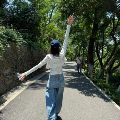 Kalan64h's profile picture. ウィロウは、しなやかで強い枝を持つ木で、悲しみや逆境を乗り越える力を象徴しています。癒しの象徴ともされ、川辺など湿った場所に生息します。