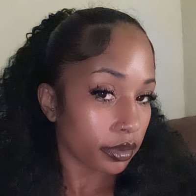 carinaevelise's profile picture. unreachable.