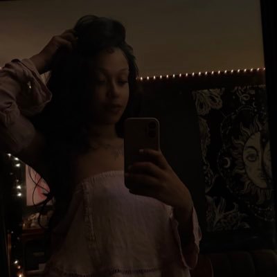 pr3ttydeadgirl's profile picture. 