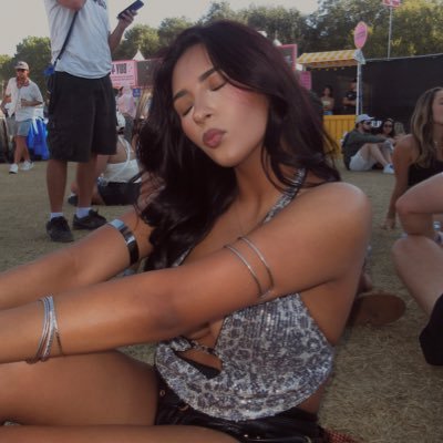 adriannakait's profile picture. I bite btw