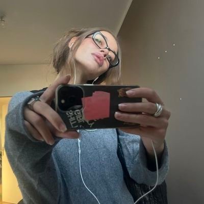 techcoregirl's profile picture. blogger, ain't no saint