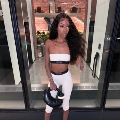 Amoneyyy__'s profile picture. 