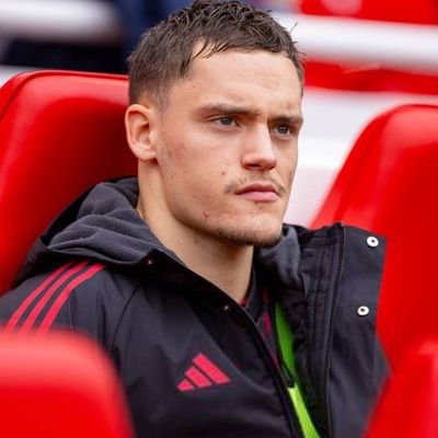 Dihlfc's profile picture. Apaixonada no Liverpool. 
Franquias de Boston. 💚
