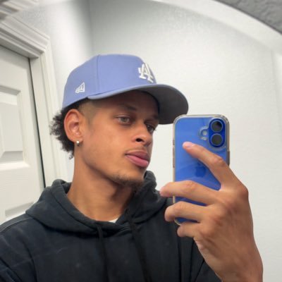 wcmoore_'s profile picture. Death b4 Dishonor 凸( •̀_•́ )凸