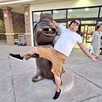 Batman_Infinite's profile picture. 🎶 We broke into a million pieces /and we can't go back / but now we're seeing all the beauty in the broken glass..🎶 

| native |
pansexual |
non-binary |