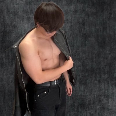 Ko_musclefit's profile picture. 【🏊‍♂️水泳全国7位から人生どん底に】   浪人→志望校不合格→大学不登校→現在休学中→起業/21歳/金稼ぎ、SNS運用、外見磨き、非モテ脱却に関するコーチングを行っています。同じ境遇の方の人生を変えます🔥