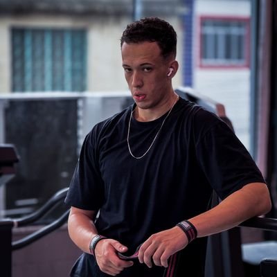 ogtrueguireis's profile picture. Se não pode com eles
Junte-se a eles, faça parte deles, infiltre-se neles
E, quando tu tiver lá dentro, mate todos eles