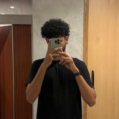 azoomay's profile picture. 