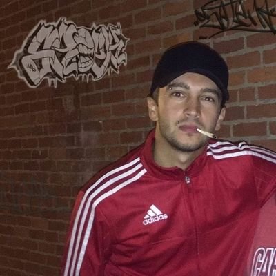 disasterpiec6's profile picture. no, u didn't find me