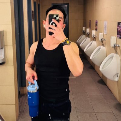 EvandTan's profile picture. Single Happy .... 😊😊Listening to Music & Swimming  & I Love Fragrance ❤️❤️😘😘