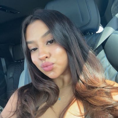 haileybauer00's profile picture. Down to earth, but still above you, Curvy hips, red lips, and a dangerous pair of eyes.