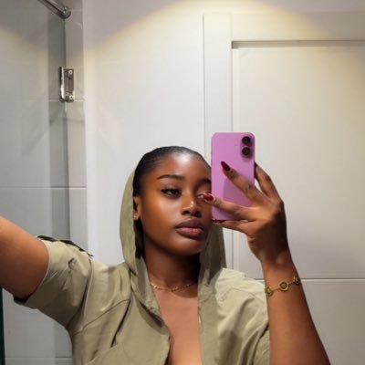 yvonnezaa's profile picture. wicked | une déesse créatrice