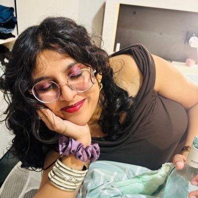 hottiddiesaucee's profile picture. heer toh badi sad hai is the soundtrack of my life🎧
