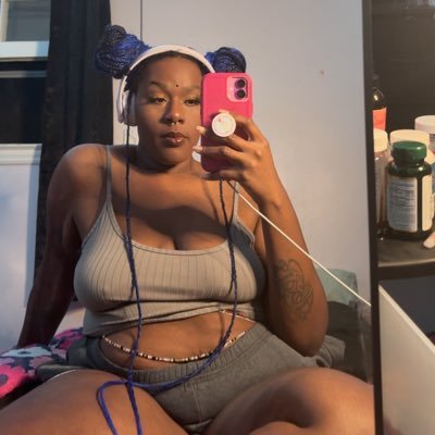 Astoldbylexiee's profile picture. Call me Lexx | I make shit | Loud mouth, cutie| Creative Brat | Visual Merchandiser | local craft dealer