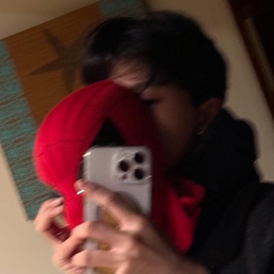 fallinsbg's profile picture. dependo emocionalmente de idols, actores tailandeses y pilotos multimillonarios.