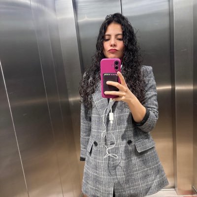 Danielasalbe's profile picture. Veo películas, cuento historias y hago memes. Expreso opiniones personales que no representan a nadie que no sea yo misma ✉️ danielasalbe@gmail.com