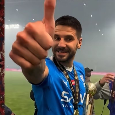 Guj1wc's profile picture. «  𝒆𝒗𝒆𝒓𝒚𝒕𝒉𝒊𝒏𝒈 𝒊𝒏 𝒍𝒊𝒇𝒆 𝒊𝒔 𝒕𝒆𝒎𝒑𝒐𝒓𝒂𝒓𝒚 »🎀