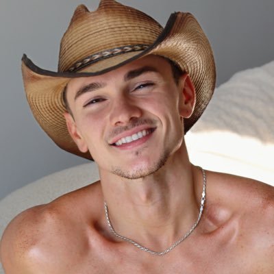 realhoskins_'s profile picture. follow me back on my backup page fans