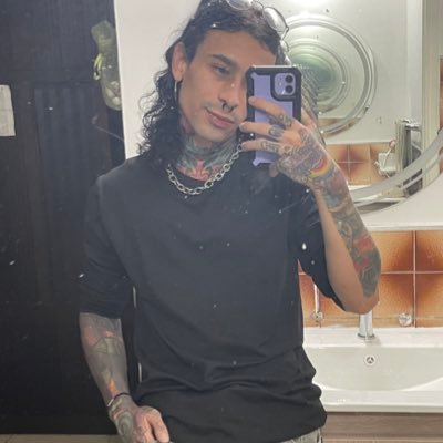 Electric_eye28's profile picture. A veces pienso que la vida podría ser mentira