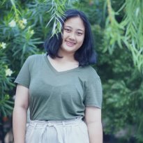 fristaselina's profile picture. reading Plato at midnight