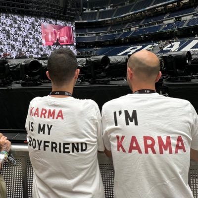 SergyToG's profile picture. Me quedaré aquí sentada y callada. Seguramente me estén observando. Que vean la clase de persona que soy. Dirán "Pero si es incapaz de hacerle daño a una mosca"