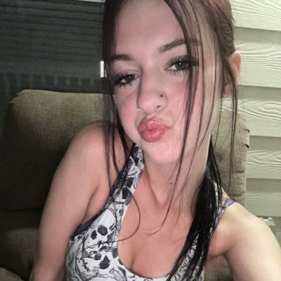 fiercelilith_'s profile picture. my DMs are dangerous 😉