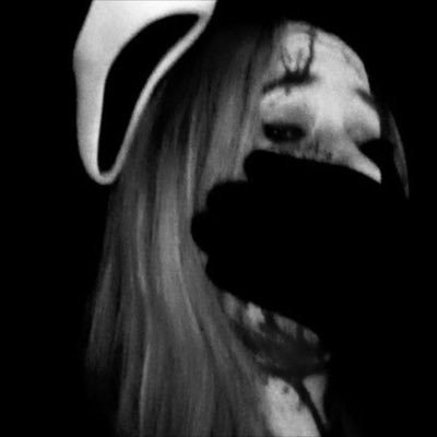lustvampiir's profile picture. 