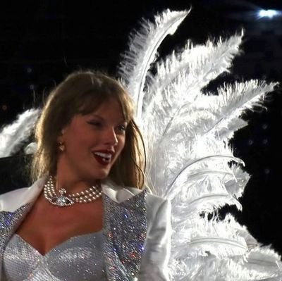 withabrkheart's profile picture. taylor swift wrote 12 albums about me