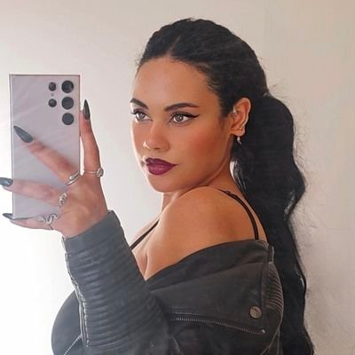 xCurlyPop's profile picture. Hello :)