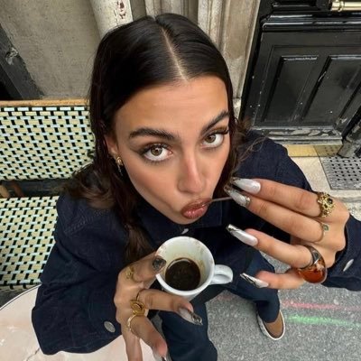 catja__'s profile picture. catja| little bitta greek little bitta english | @naturalcitrinee | @bvb’s official hater | 🕵🏽‍♀️👩🏽‍💻🖋️