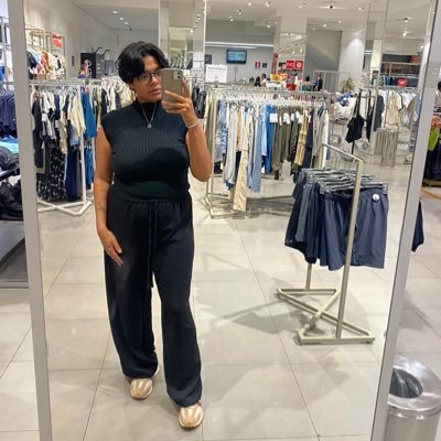 isabelalmes's profile picture. 23 ✨