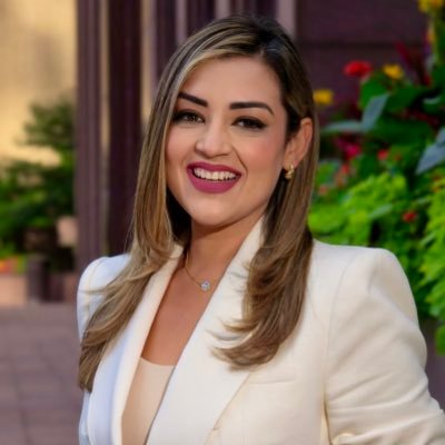 crishtbel_mora's profile picture. Storyteller at Telemundo 62 | 1ra hispana en ganar un Emmy como Mumtimedia Journalist en Mid-Atlantic Chapter | Venezolana 🇻🇪 | 📧 crishtbel.mora@nbcuni.com