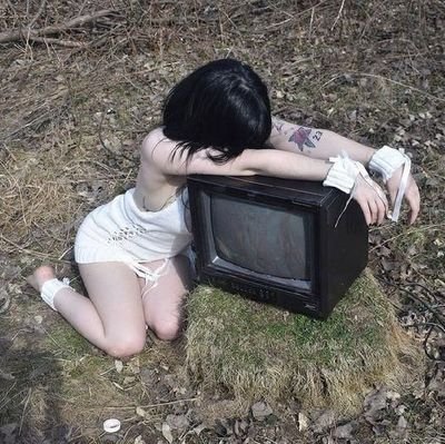 crimsonw1tchh's profile picture. she/her | 22 sigh