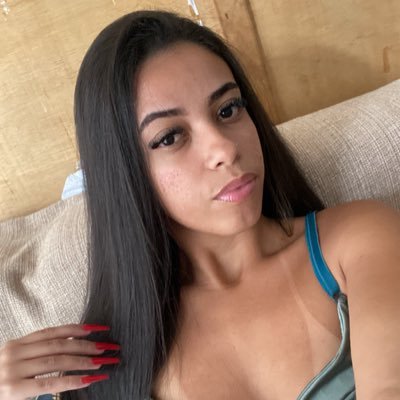 ribeirovivii_'s profile picture. Inteligência é a capacidade de se adaptar á mudança!!🦋  Manoella Louíse💜👧