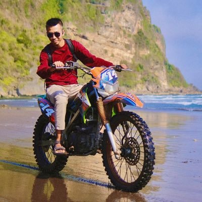 farhanazahan's profile picture. cat dad. Kutu berwawasan. Pekerja budaya #KreatifKL, kadang-kadang dengan gomen. Belajar bersyukur dengan @dapurjalanan 1312